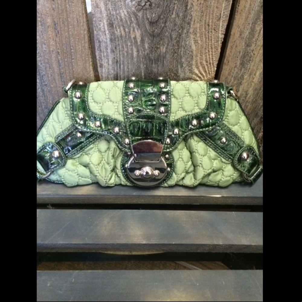 INS green clutch
